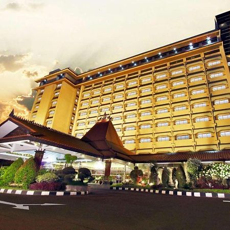 Kartika Chandra Hotel Jakarta Exterior foto