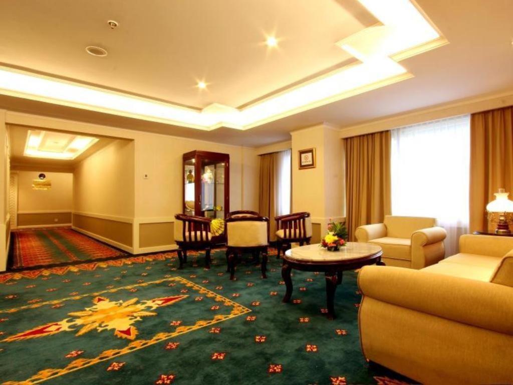 Kartika Chandra Hotel Jakarta Exterior foto
