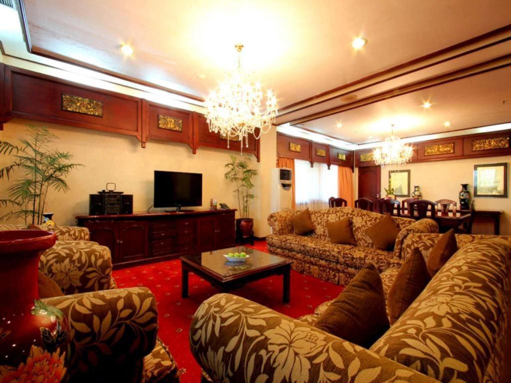 Kartika Chandra Hotel Jakarta Exterior foto