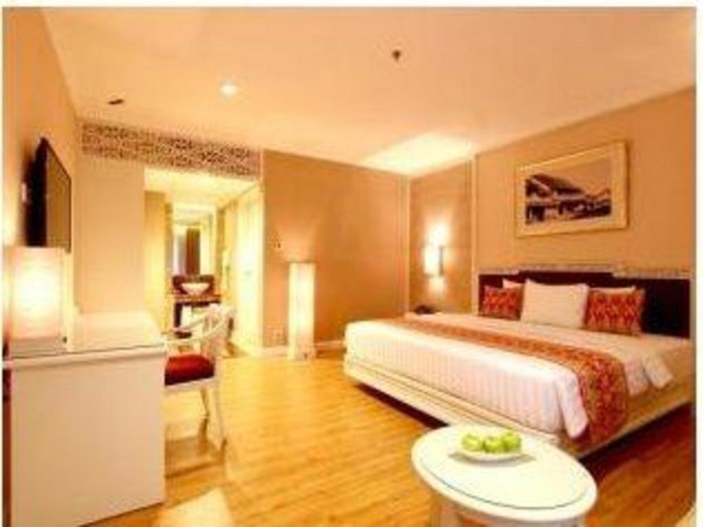 Kartika Chandra Hotel Jakarta Exterior foto