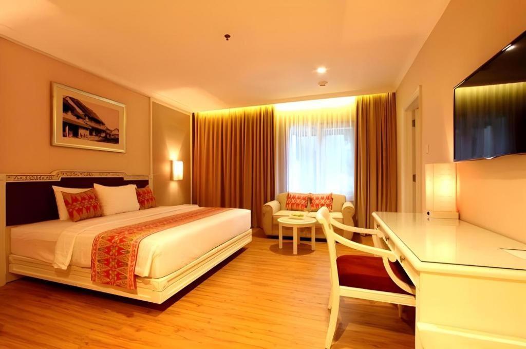 Kartika Chandra Hotel Jakarta Exterior foto